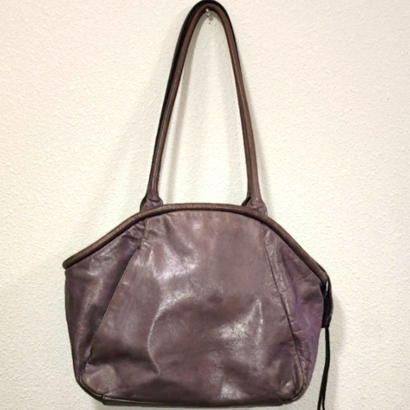 HOBO distressed leather clamshell shoulder bag with zip closure - Picture 3 of 7